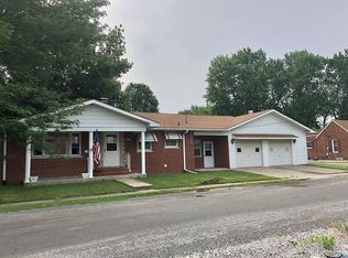 102 S Easton St, Staunton, IL 62088
