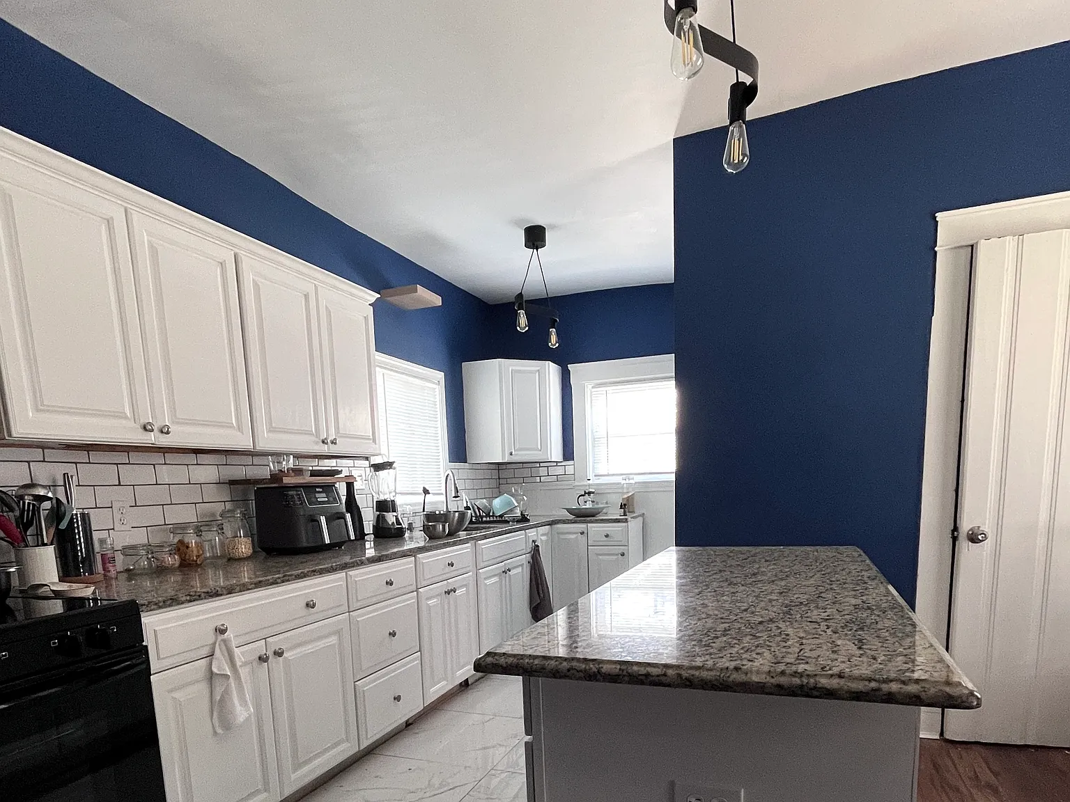 2 bed, 1300 sqft, $2,200 — Photo 4