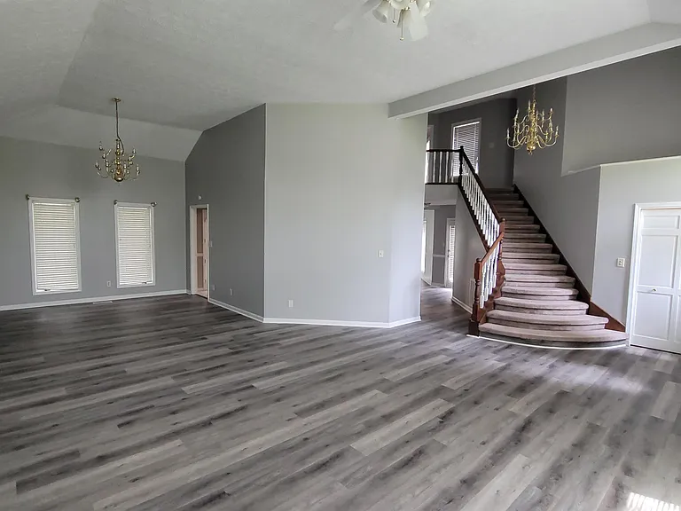 80 Ridgecrest Ct — Photo 2