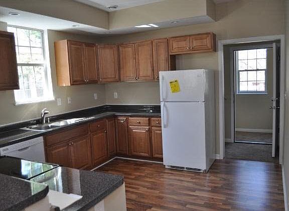 3rd image of 3212 Pillsbury S #707