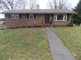 327 Meadowcrest Dr, Bristol, VA 24201