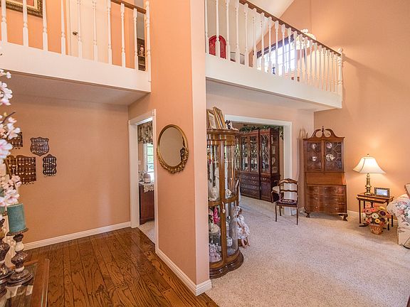3rd image of 22546 Malden St