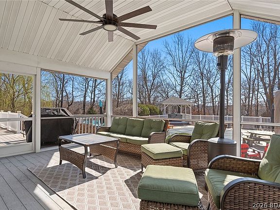 4th image of 374 Fawn Meadows Dr