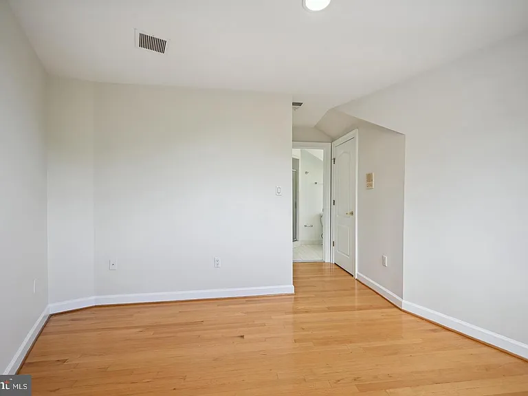 5330 Connecticut Ave NW — Photo 29