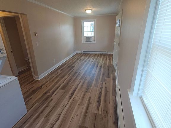 5th image of 912 Forest St