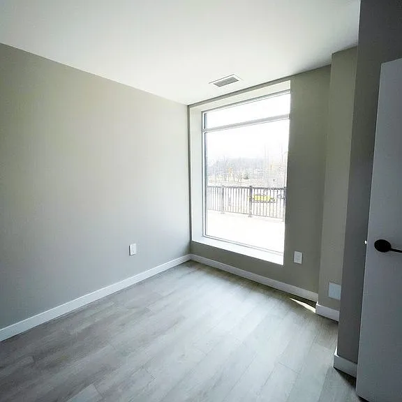 659 Stirling Ave S — Photo 9