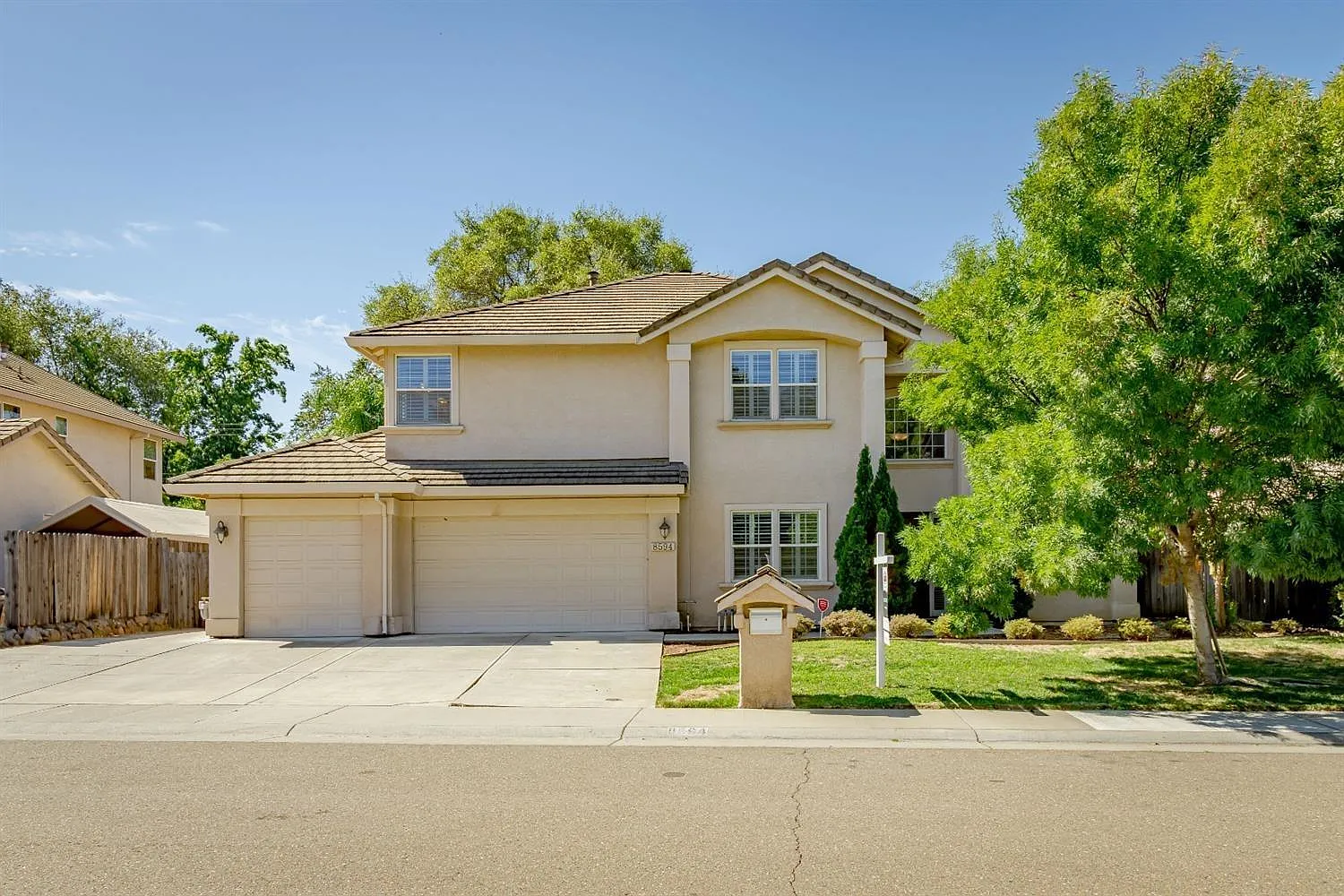 8594 Jaytee Way photo 1