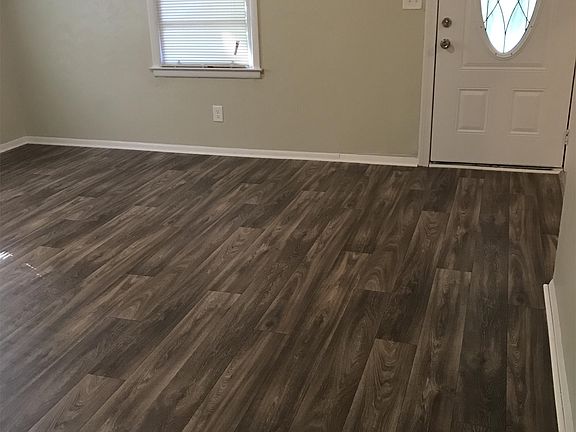 3rd image of 400 Greenhill Way