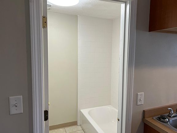 3rd image of 1050 Hancock St APT 24