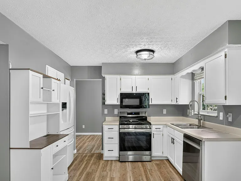 8472 Kingsley Dr — Photo 9