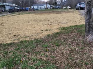 413 E Hemlock St, La Follette, TN 37766
