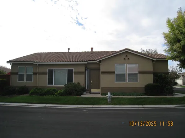824 El Tesoro Ln, Los Banos, CA 93635