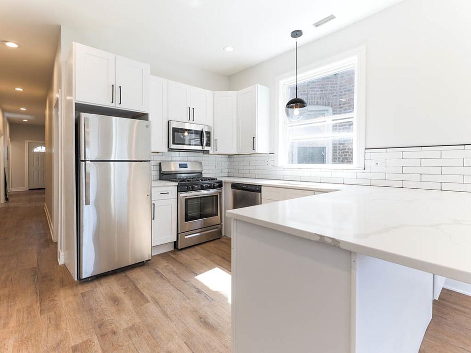 1st image of 2453 N Mozart St #2