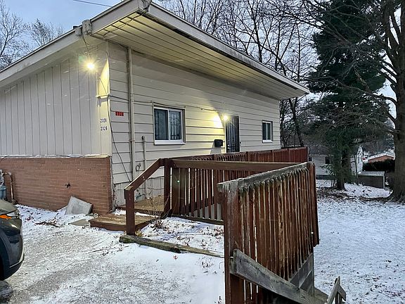3rd image of 2626 Newton St