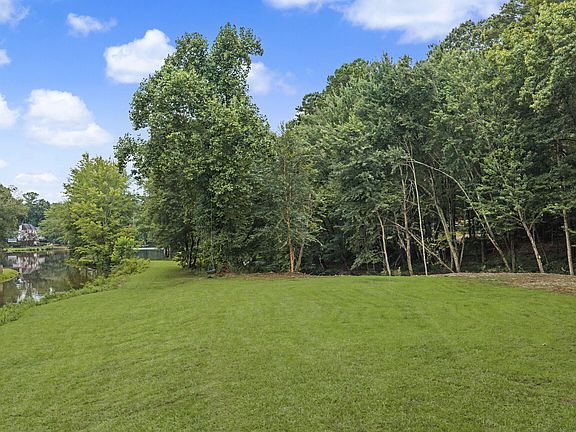 2nd image of 85 Woodstream Dr