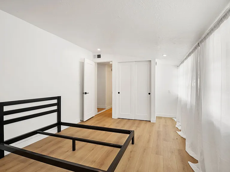 3530 E Hampton St — Photo 19