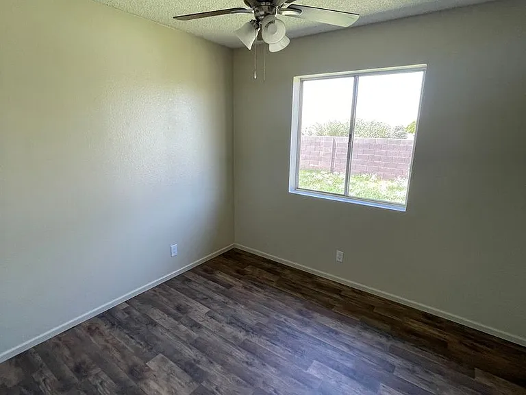 1716 S 46th Dr — Photo 10