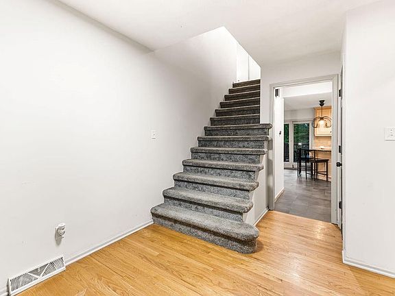 5th image of 5210 Mockingbird Ln