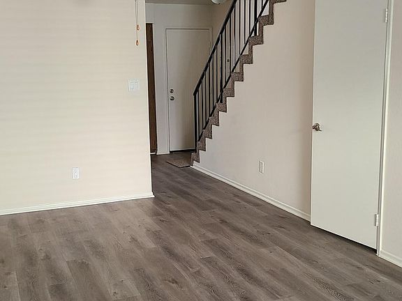 3rd image of 55 N Mar Vista Ave APT 3