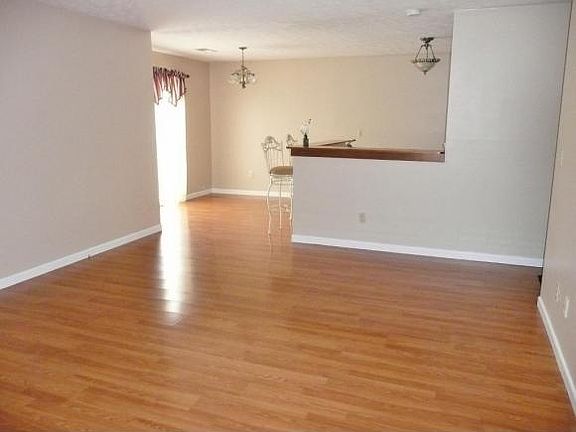 2nd image of 3508 Crestwood Dr