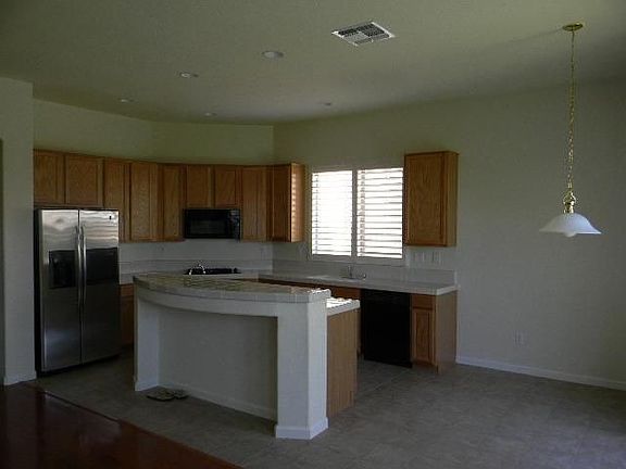 2nd image of 6 Henshaw Ct
