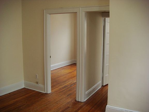 4th image of 3174 35th St #3R