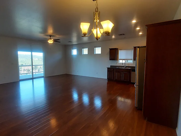 713 W Summit St — Photo 3