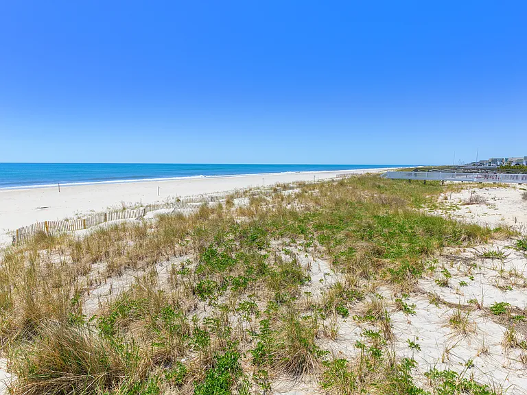 687 Dune Rd — Photo 63