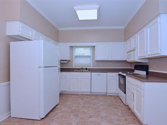 5th image of 9 Fountain Manor Dr Unit F