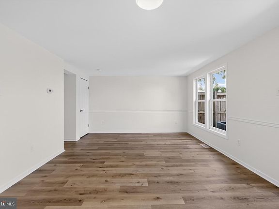 4th image of 1531 Iris Ct