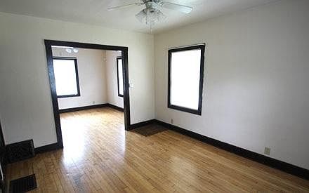 5th image of 202 S Thornwood Ave