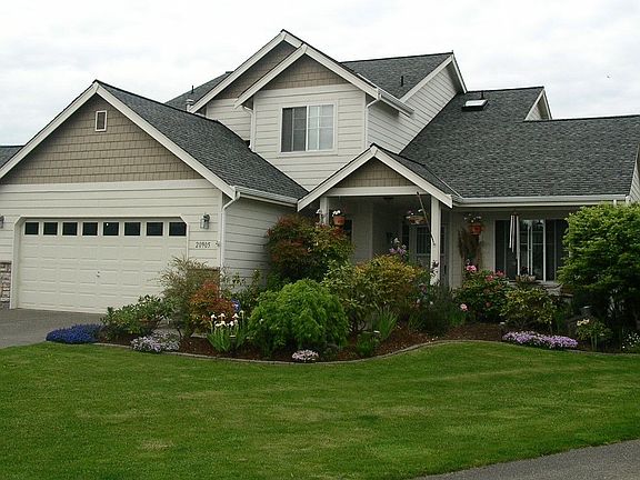 3 car garage in home is in culdsac very private