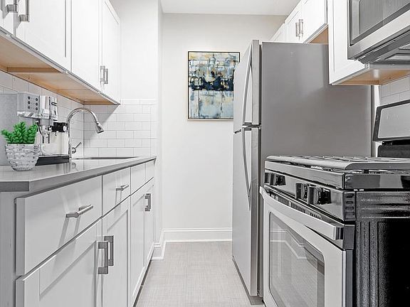 5th image of 546 Main St APT 716