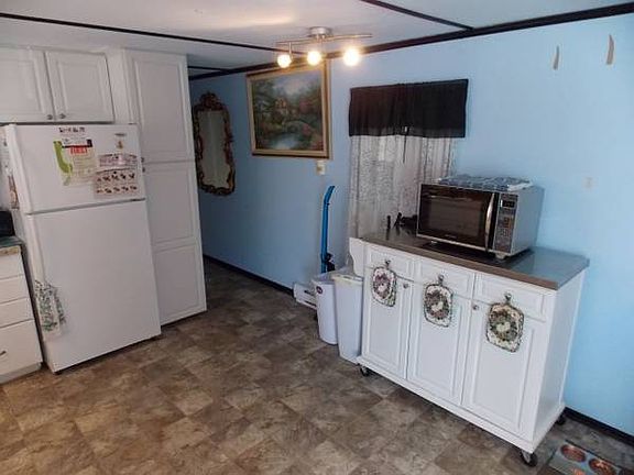 3rd image of 11214 Bluebird Dr