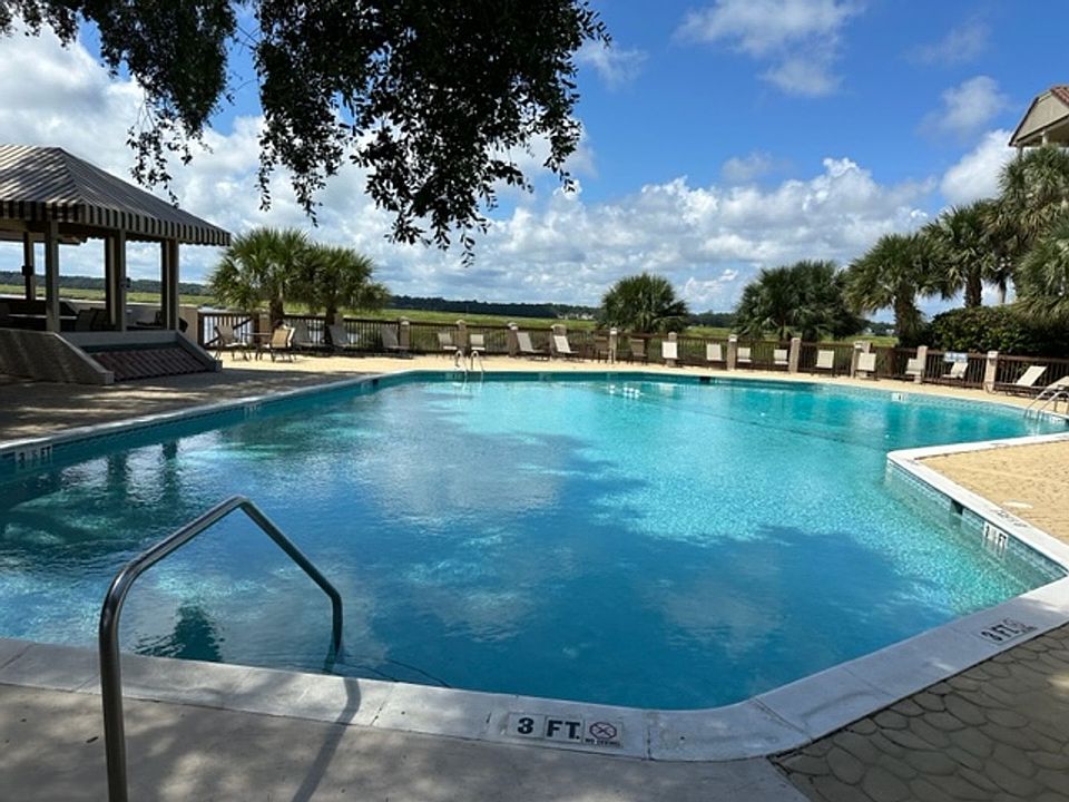 1st image of 5 Newport Dr