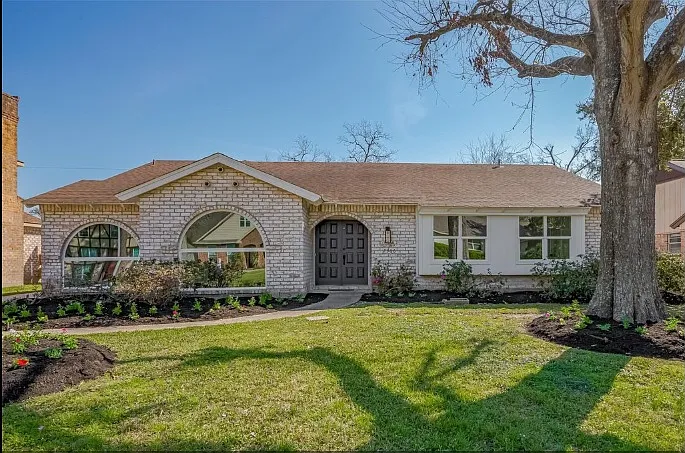 2306 Parana Dr — Photo 3