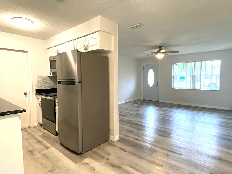 402 N Willow Ave — Photo 5