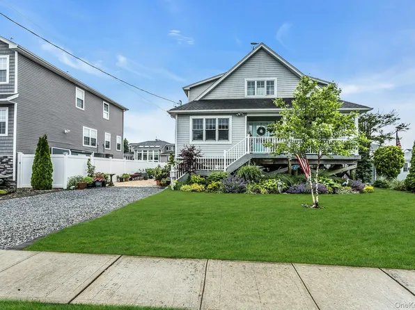 10 Garfield Place, Massapequa, NY 11758