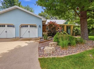 3140 Kerry Ct, Dubuque, IA 52001