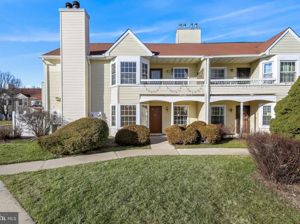 17 Dennis Ct, Hightstown, NJ 08520