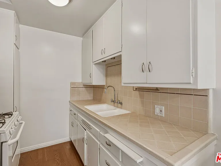 1643 N Formosa Ave — Photo 11