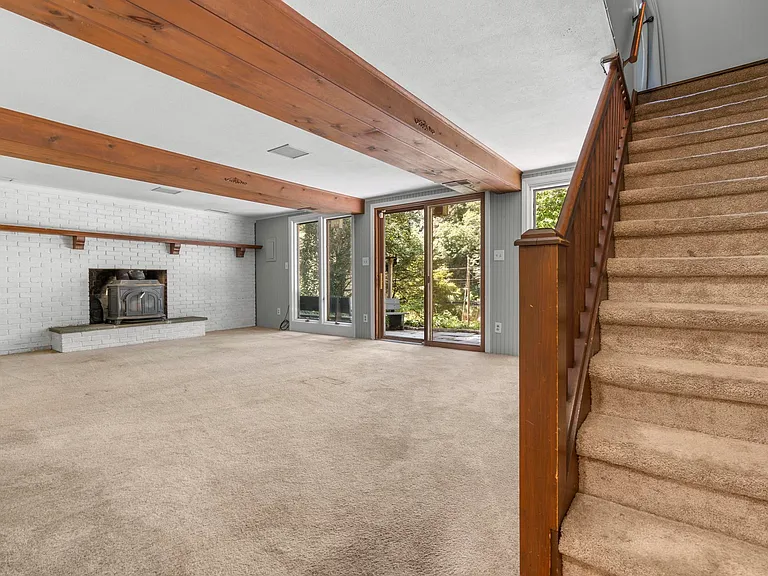 215 Manor Rd — Photo 14