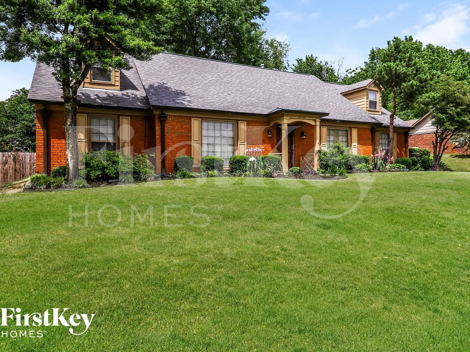 4 bed, 2.0 bath, 2748 sqft, $2,690 — Photo 2