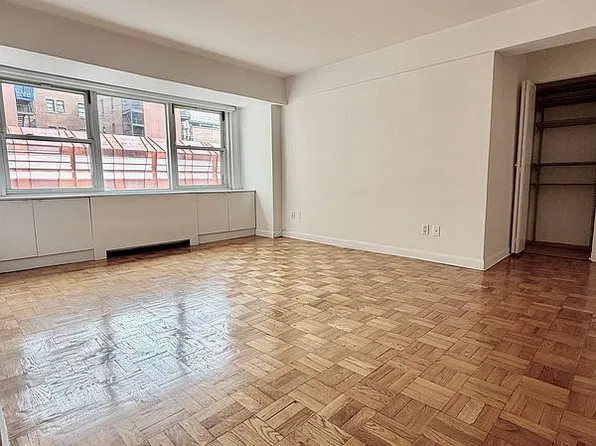 210 E 63rd St APT 11B, New York, NY 10065