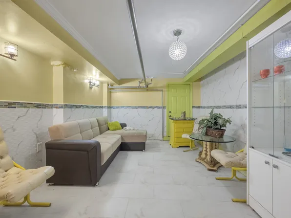 697 Jefferson Avenue image 20 of 22