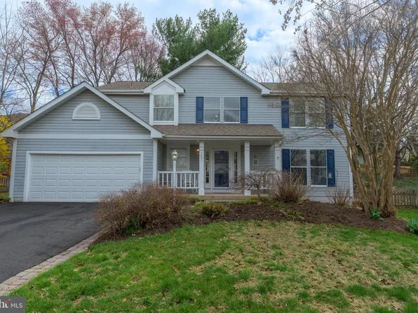 1431 Flynn Ct, Herndon, VA 20170