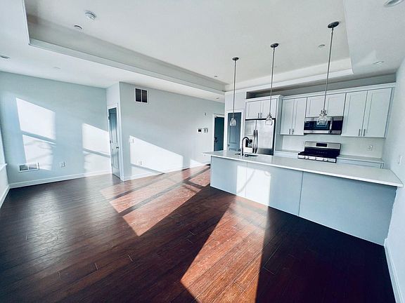2nd image of 1339 N Franklin St #2F