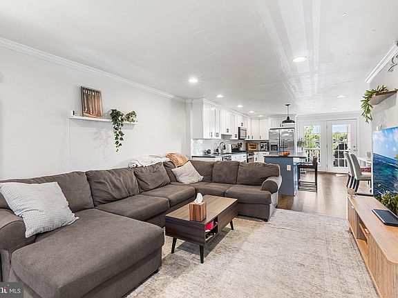 3rd image of 732 Rively Ave