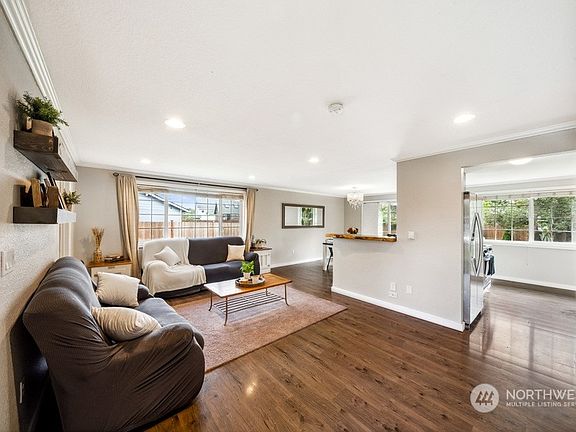 3rd image of 2740 Green River Court