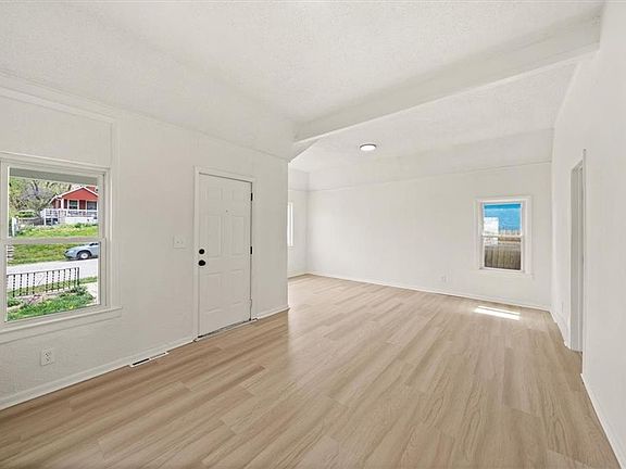 5th image of 706 N 11th St